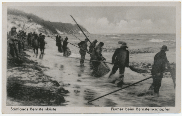 Samländische Steilküste,  Fischer beim Bernsteinschöpfen