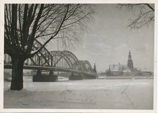 Tilsit, Stadt, Königin-Luise-Brücke und Deutsche Kirche von Übermemel aus im Winter