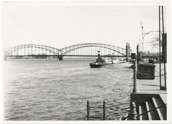 Tilsit, Stadt, Kai-Anlagen an der Memelstr., Blick zur Luisen-Brücke