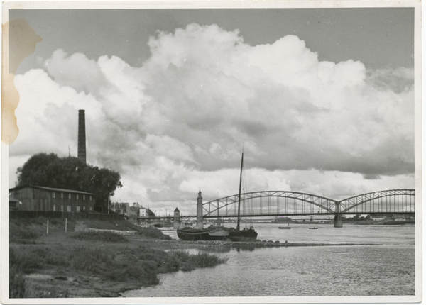 Tilsit, Stadt, Memelufer mit Blick zur Luisen-Brücke