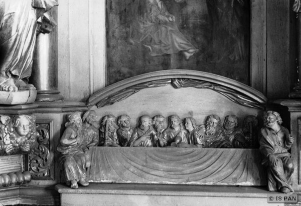 Klein Dexen, Ev. Kirche - Detail vom Altar - Altarstaffel mit Flachschnitzerei des Abendmahls