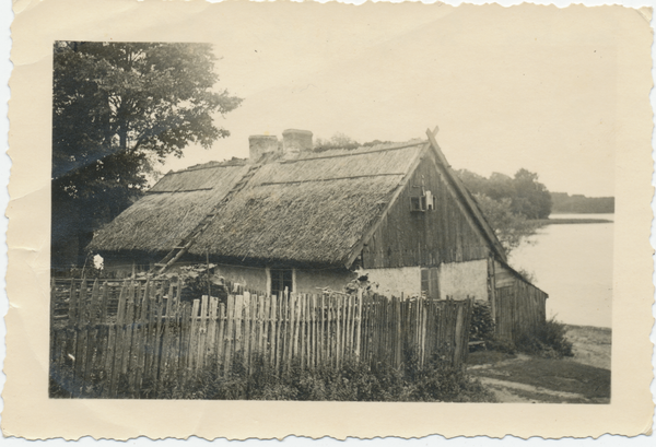 Mrossen (Ort), Bauernhaus am See