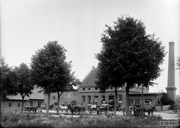 Gerdauen, Kunden vor Molkerei und Schlachthaus