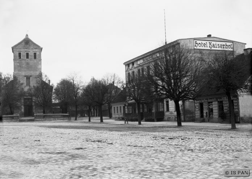 Lötzen, Ev. Kirche und Hotel "Kaiserhof"