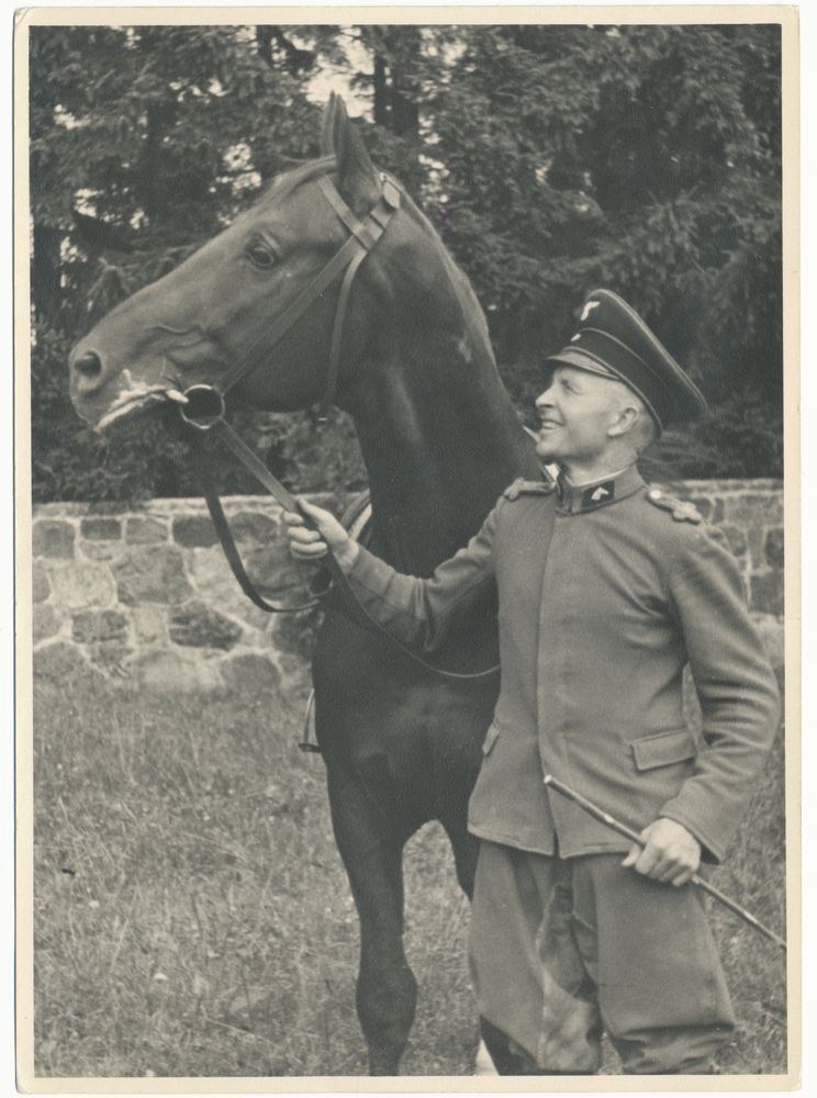 Groß Trakehnen, Gestütwärter Fritz Schimkus ?? mit Reitpferd