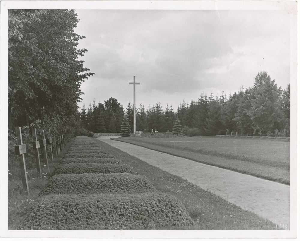 Waplitz Kr. Osterode, Heldenfriedhof