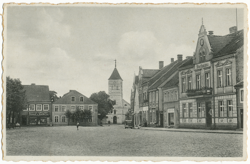 Willenberg Kr. Ortelsburg, Markt mit Kirche und Rathaus