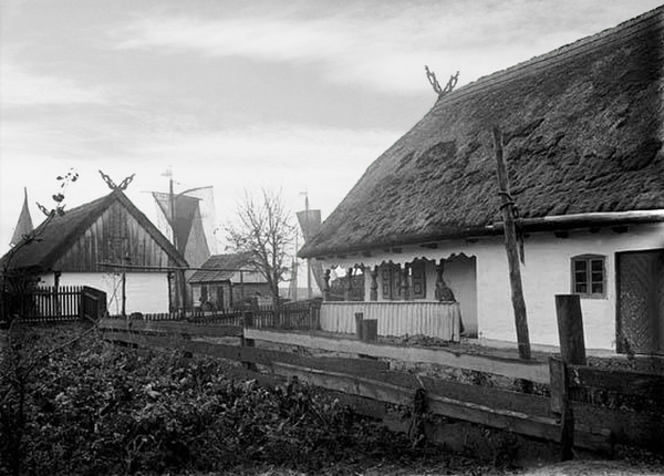 Gilge, Fischerhaus der Familie Lepkojis (18. Jh.) mit Ecklaube - Ansicht vom Hof