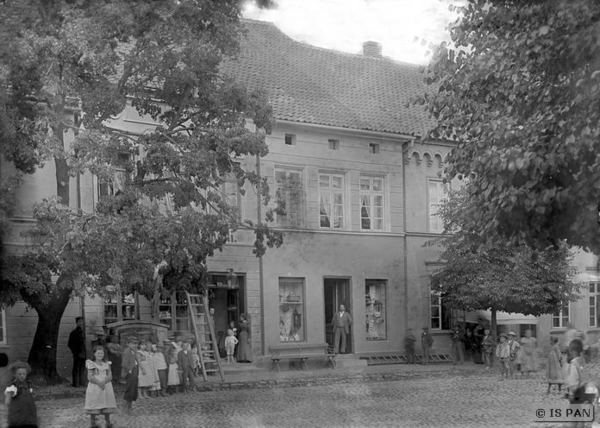 Gilgenburg, Marktplatz - Kaufhaus von R. Grün