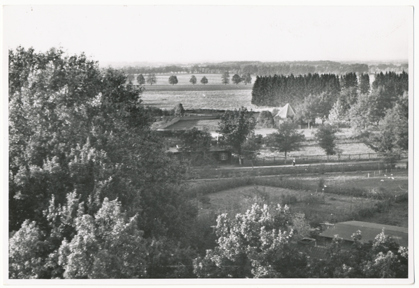 Groß Trakehnen, Blick vom Speicher der Gestütsmühle zu den Paddocks am Hauptbeschälerstall