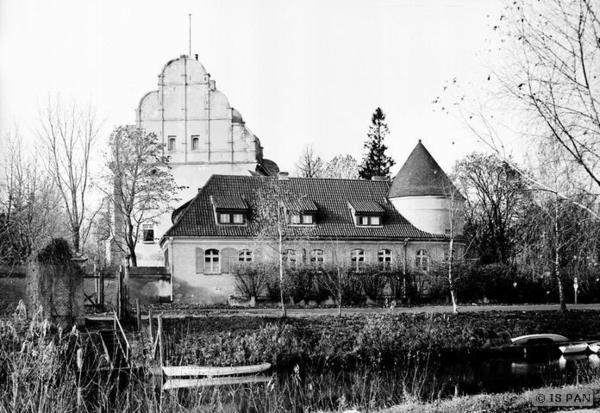 Lötzen, Blick über den Kanal auf die Burg - Ansicht von Osten