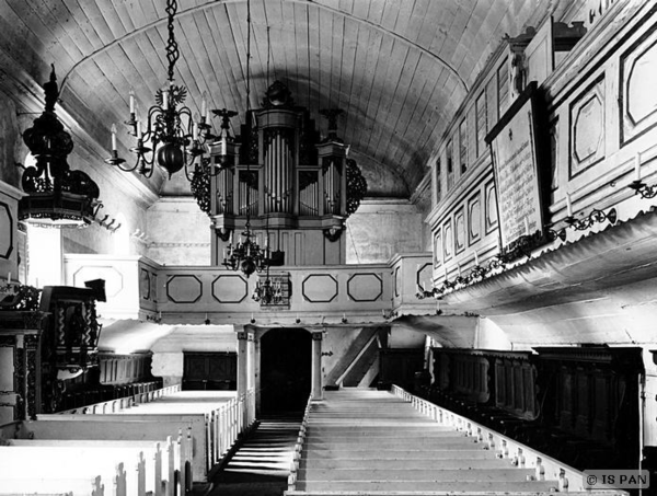 Löwenhagen, Ev. Kirche - Blick vom Altar zur Orgel