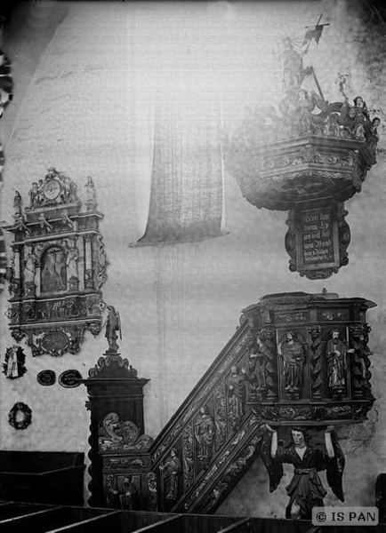Kremitten, Ev. Kirche - Blick auf die Kanzel