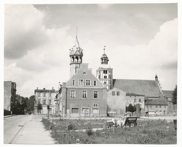 Wartenburg Kr. Allenstein, Stadt (Barczewo), Marktplatz mit Rathaus und Kirche
