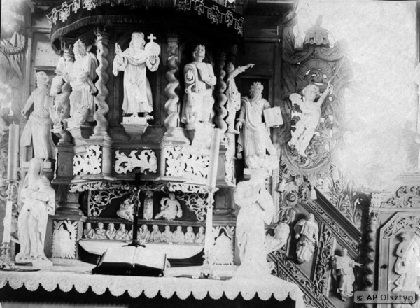 Goldap, Ev. Kirche - Kanzelaltar: Detail: Kanzelkörper und Treppenwange, 1700
