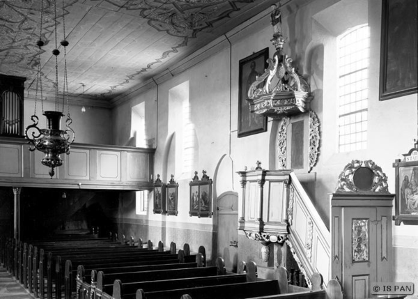 Göttkendorf, Kath. Kirche - Blick auf die Kanzel und auf den Orgelchor