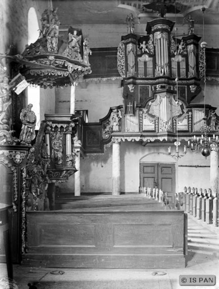 Groß Peisten, Gut, Ev. Kirche, Blick auf die Kanzel und die Orgel