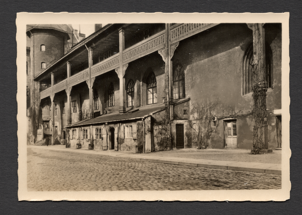 Königsberg (Pr.), Schlosshof mit Eingang zum Blutgericht