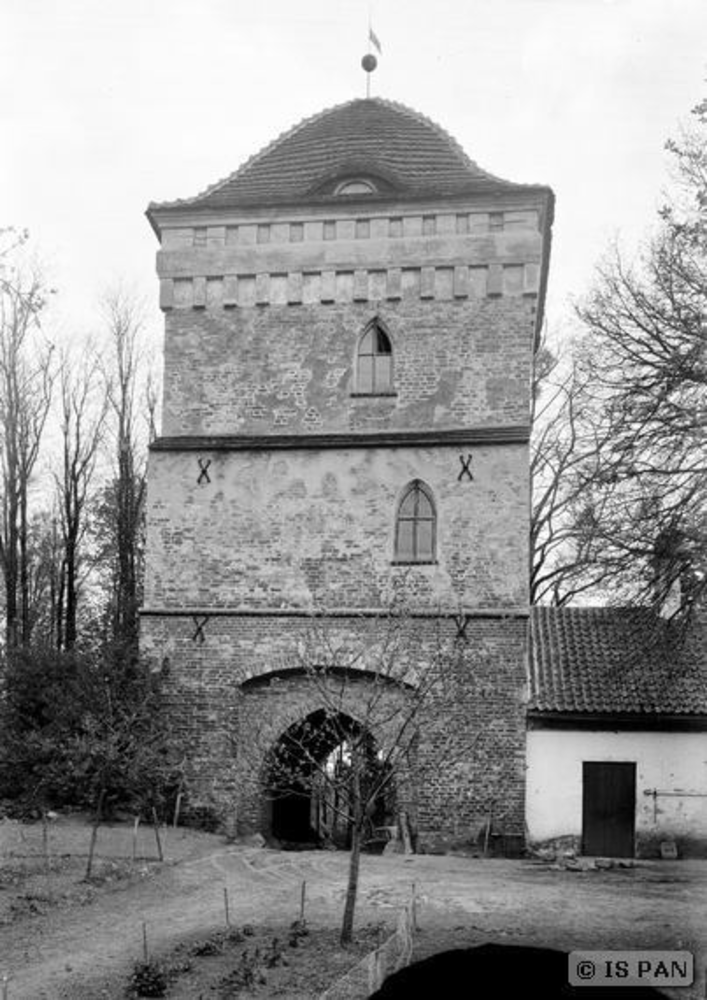 Groß Wohnsdorf, Torturm der ehemaligen Ordensburg