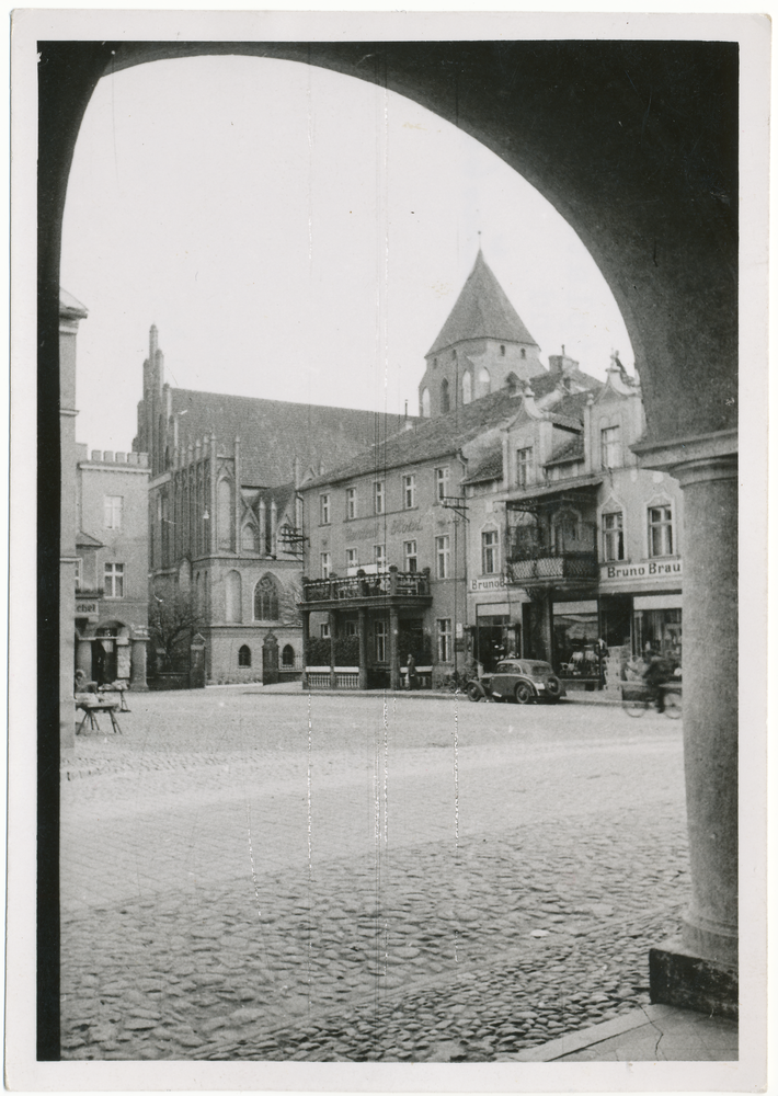 Wormditt, Markt mit Kath. Kirche