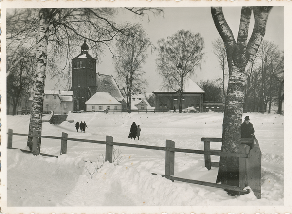 Wehlau, Kirche und Turnhalle im Winter an der Schanze