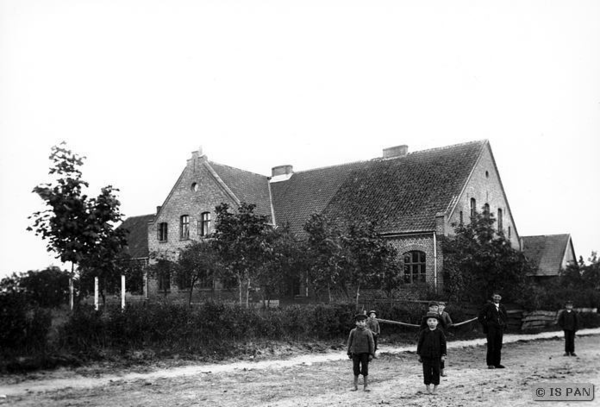 Groß Heydekrug, Schulgebäude