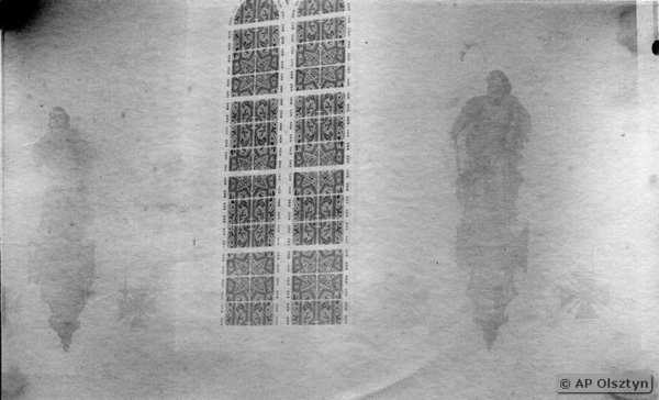 Groß Köllen, Kath. Kirche - Zwei Skulpturen auf Konsolen beiderseits eines Fensters