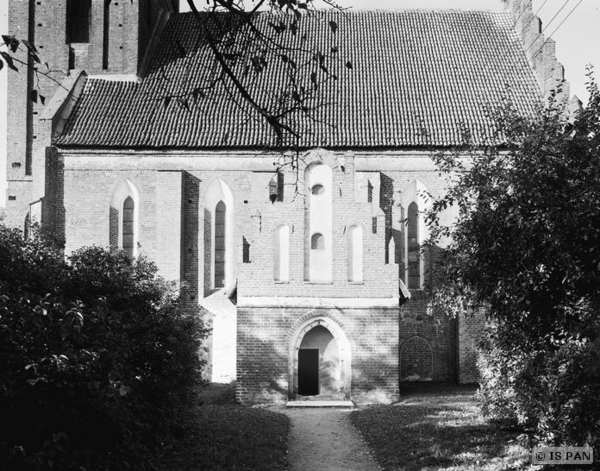 Groß Schwansfeld, Ev. Kirche - Südseite mit der Vorhalle