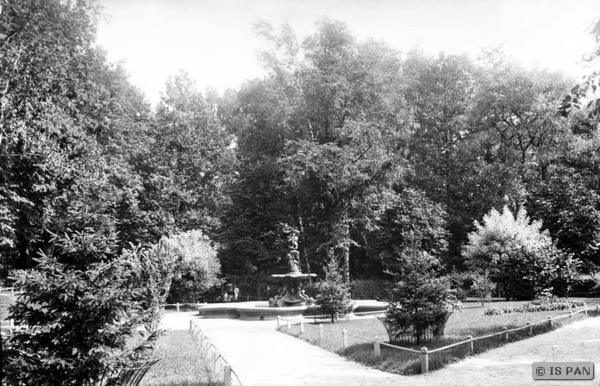 Gumbinnen, Stadt, Grünalage mit Springbrunnen