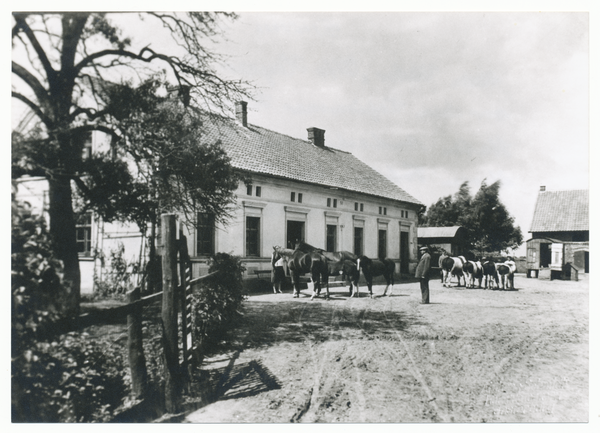 Degimmen, Otto Heyser vor seinem Wohnhaus