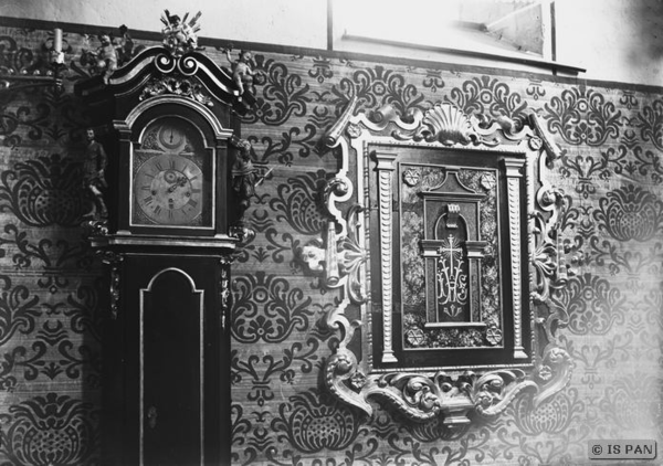 Schalmey, Kath. Kirche - Standuhr mit Figuren