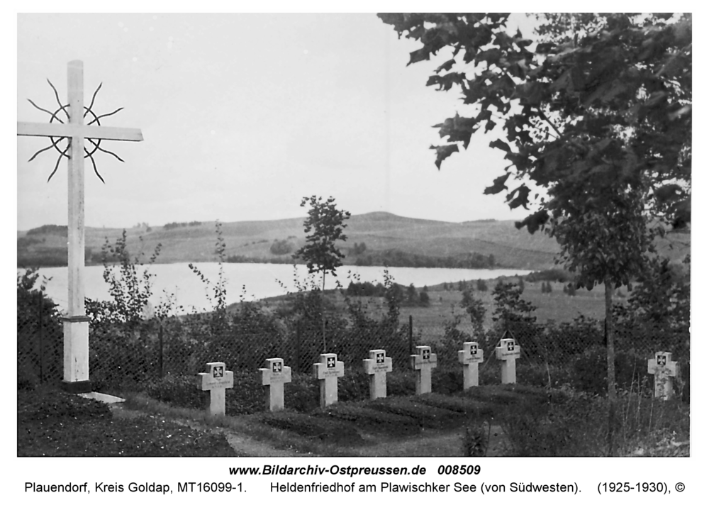 Plauendorf, Heldenfriedhof am Plawischker See (von Südwesten)