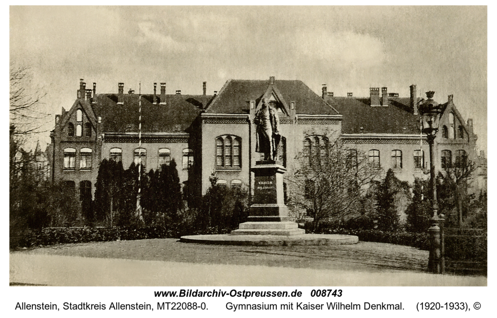 Allenstein, Gymnasium mit Kaiser Wilhelm Denkmal