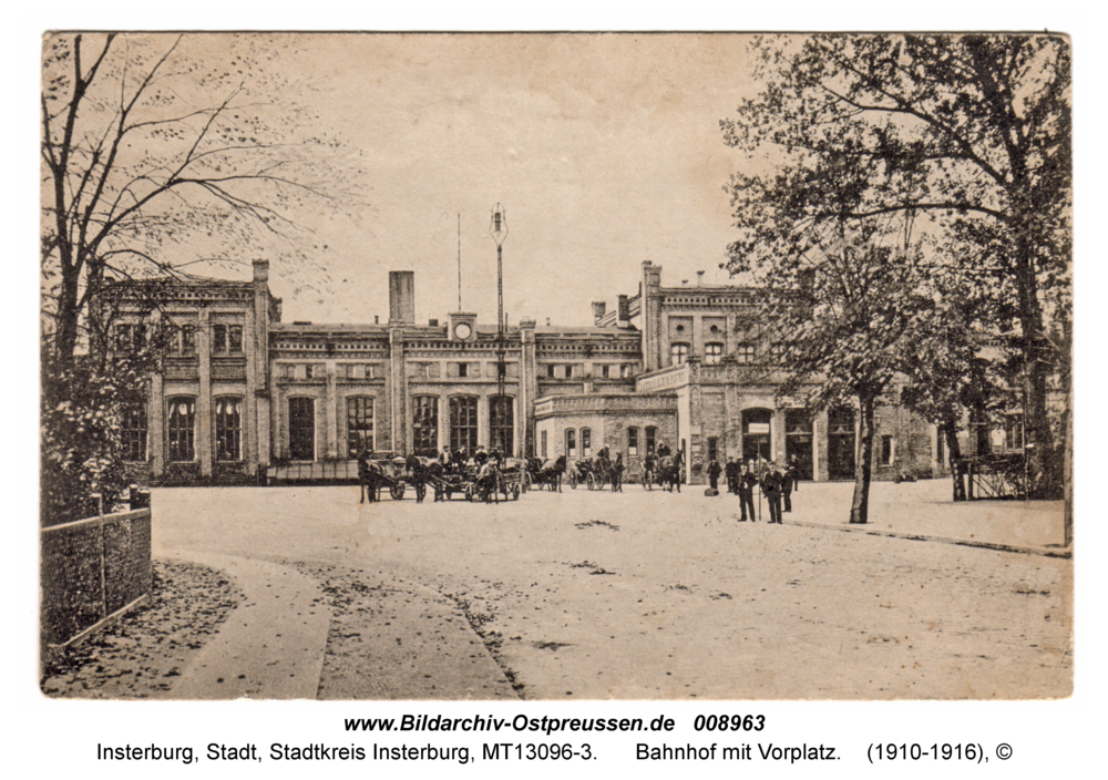 Insterburg, Bahnhof mit Vorplatz