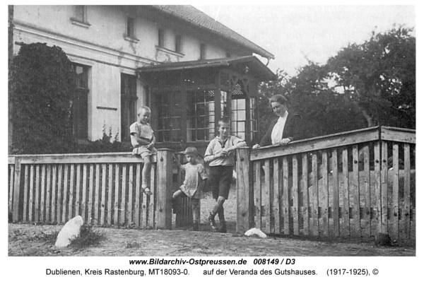 Dublienen, Gutshaus, auf der Veranda