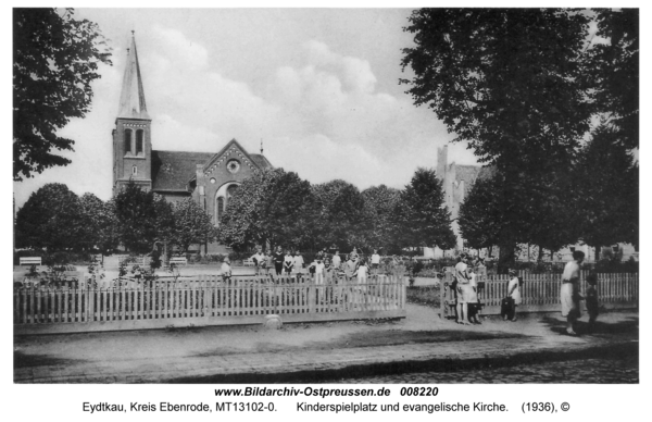 Eydtkau, Kinderspielplatz und evangelische Kirche