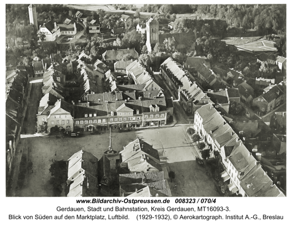 Gerdauen, Blick von Süden auf den Marktplatz, Luftbild