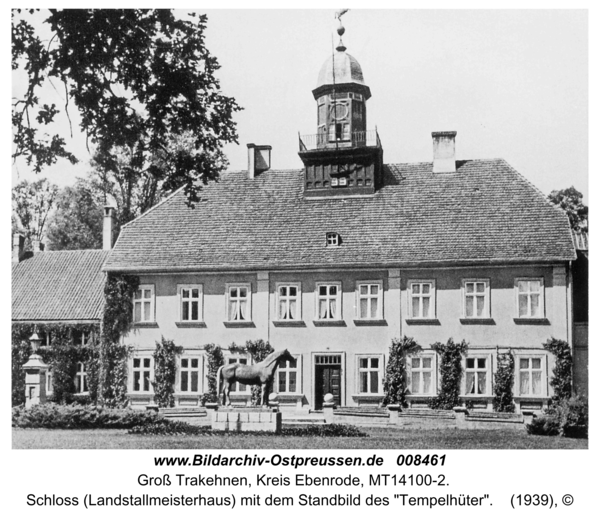 Groß Trakehnen, Schloss (Landstallmeisterhaus) mit dem Standbild des "Tempelhüter"