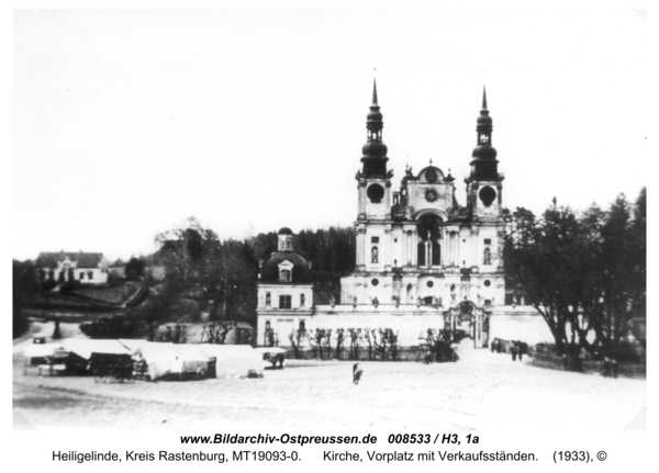 Heiligelinde, Kirche, Vorplatz mit Verkaufsständen