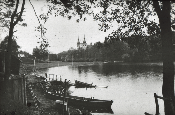 Heiligelinde, Kirche und See
