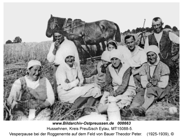 Hussehnen, Vesperpause bei der Roggenernte auf dem Feld von Bauer Theodor Peter