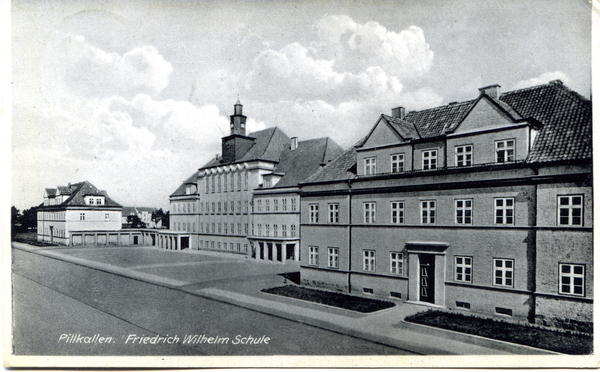 Pillkallen, Kreisstadt, Friedrich-Wilhelm-Oberschule