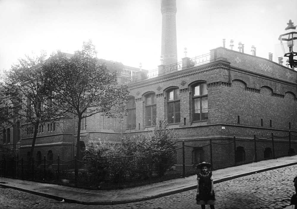 Königsberg, Neues Chemisches Institut an der Ecke Oberrollberg (links) und Brüderstraße (rechts)