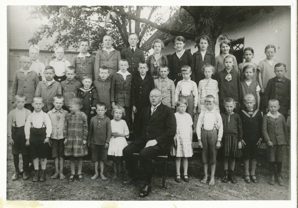 Budszedszen, Volksschule, Lehrer und Schüler