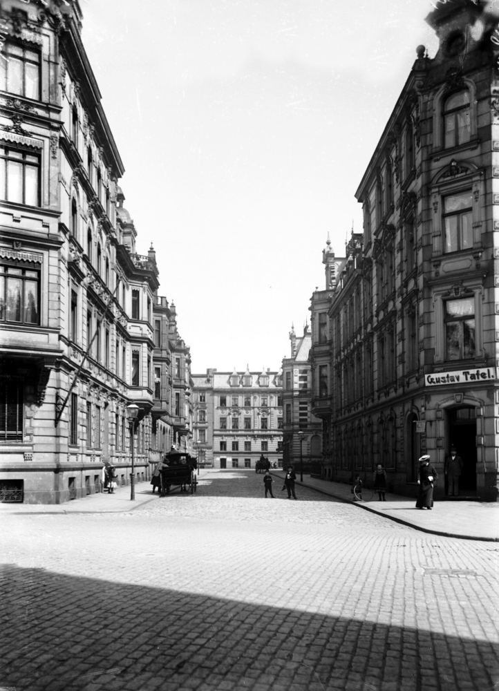 Königsberg, Blick in die Paulstraße mit den Häusern Nr. 5-4 und 1-3