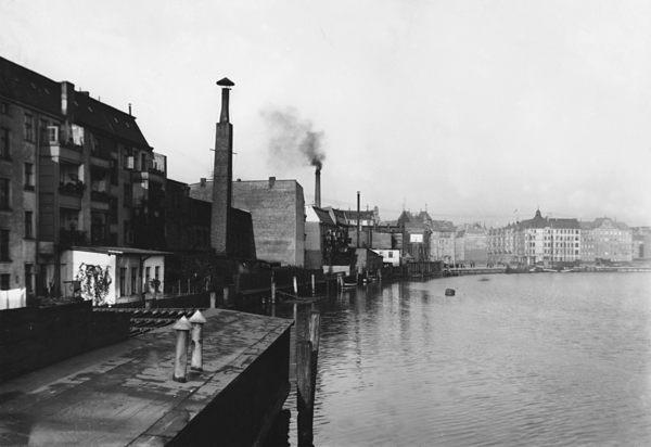 Königsberg, Blick von der Hohen Brücke über den alten Pregel zum südlichen Ufer des Flusses