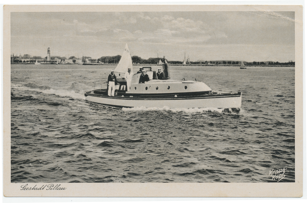 Pillau, Seestad, Motorboot mit Marinesoldaten