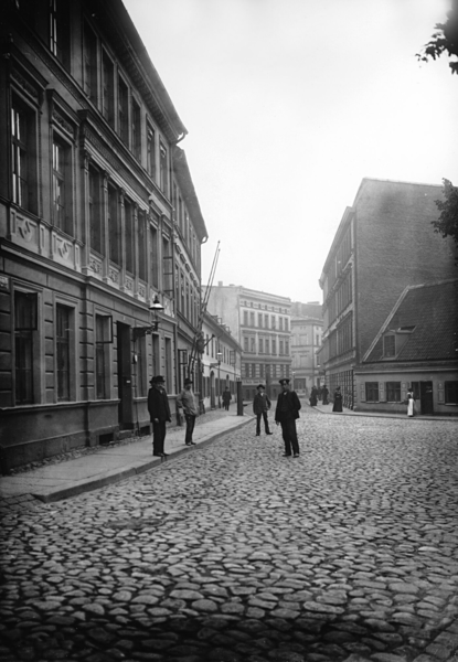 Königsberg, Blick vom Heumarkt in die Drummstraße, Häuser Nr. 1a-3 und 45-38