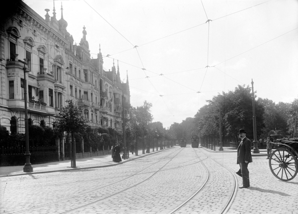 Königsberg, Neue Wohnhäuser und Grünanlage in der Schleusenstraße