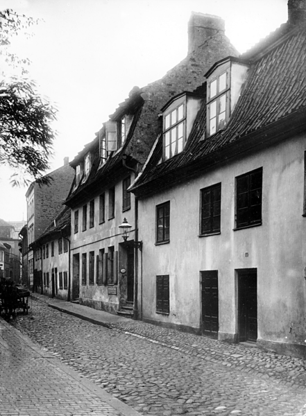 Königsberg, Blick in die Roßgärter Hinterstraße mit den Häusern Nr. 3-12 und 20-21